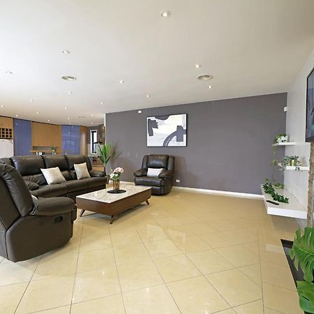 Luxury 7Brm Entire House Lakeview Blackswans Wifi Bbq Resort Point Cook Exterior foto