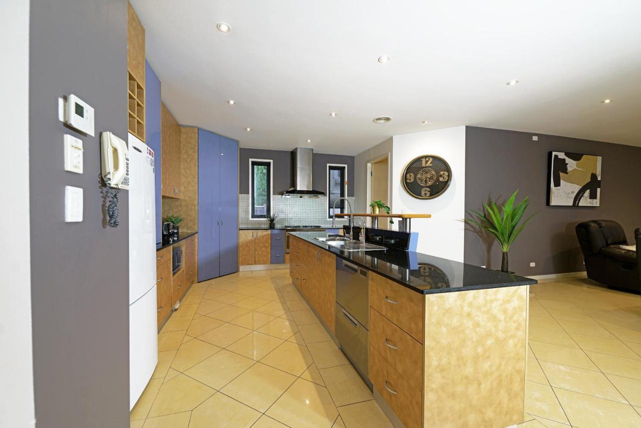 Luxury 7Brm Entire House Lakeview Blackswans Wifi Bbq Resort Point Cook Exterior foto