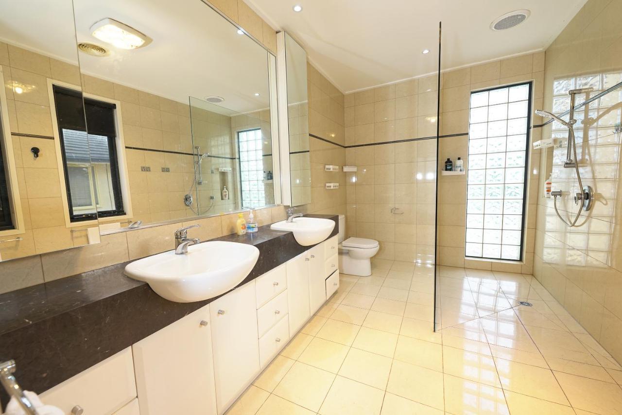 Luxury 7Brm Entire House Lakeview Blackswans Wifi Bbq Resort Point Cook Exterior foto