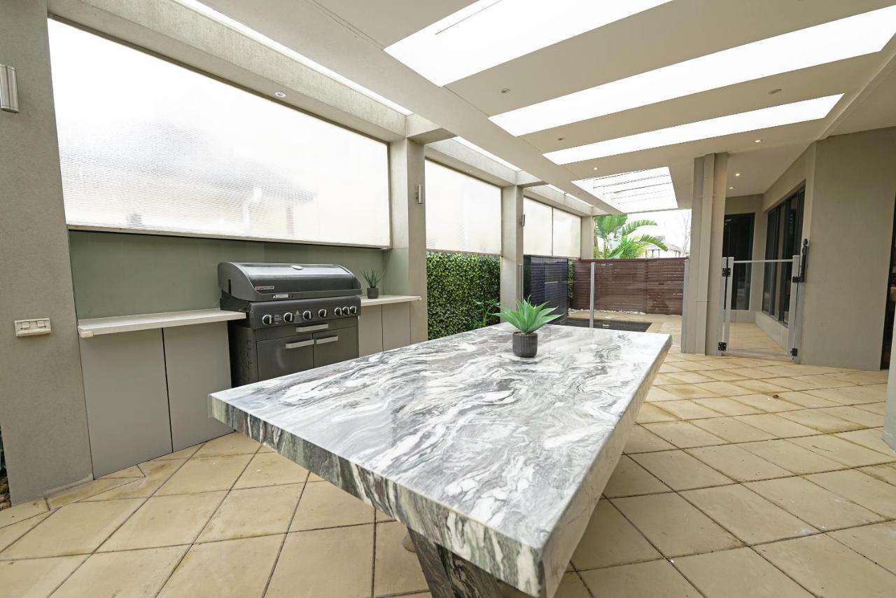 Luxury 7Brm Entire House Lakeview Blackswans Wifi Bbq Resort Point Cook Exterior foto
