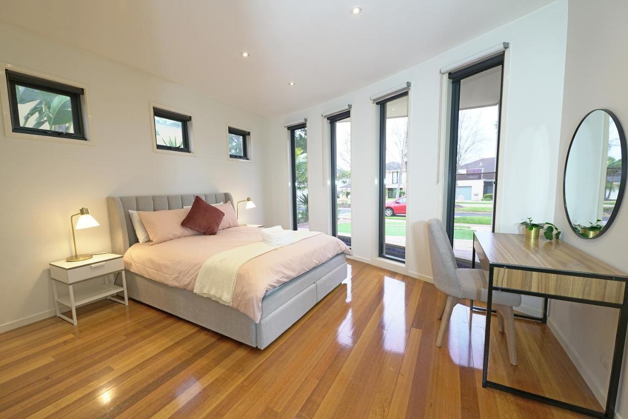 Luxury 7Brm Entire House Lakeview Blackswans Wifi Bbq Resort Point Cook Exterior foto